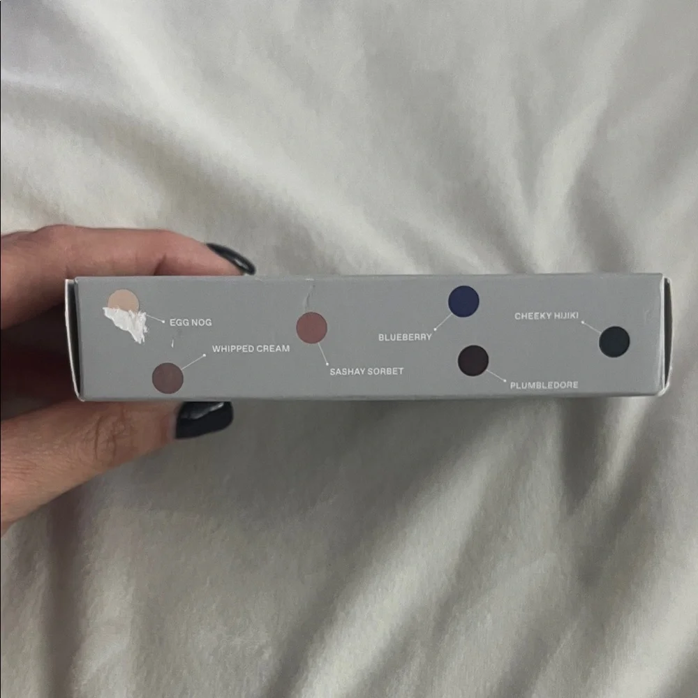 r.e.m. beauty Midnight Shadows Eyeshadow Palette - Midnight Snack
